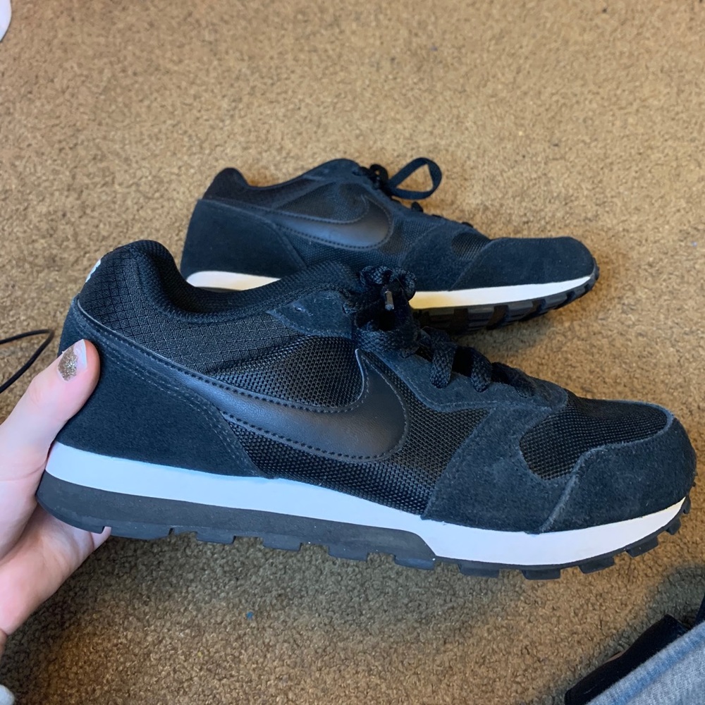 Nike Md Runner 2 Tennis Shoes